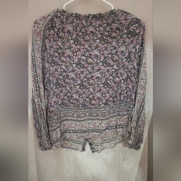 Women's blouse - Picture 2 of 3